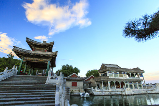 北京皇家园林颐和园荇桥和石舫