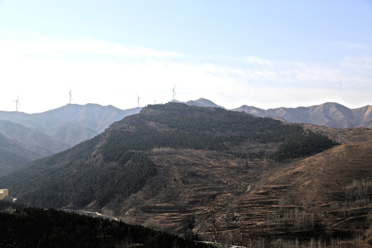 崇山峻岭