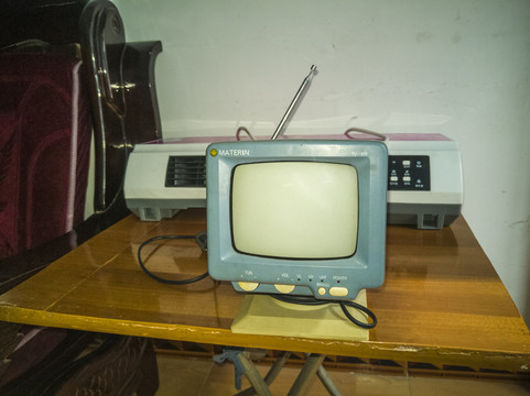 老式迷你电视机