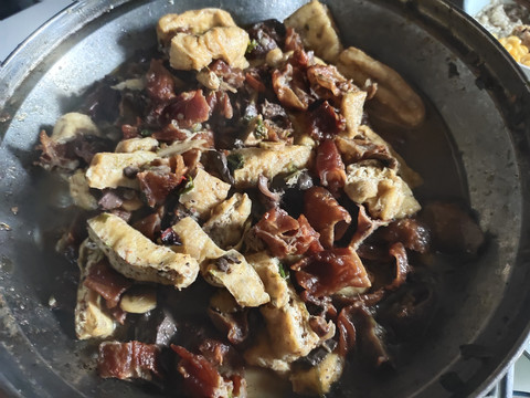 猪大肠炖油豆腐