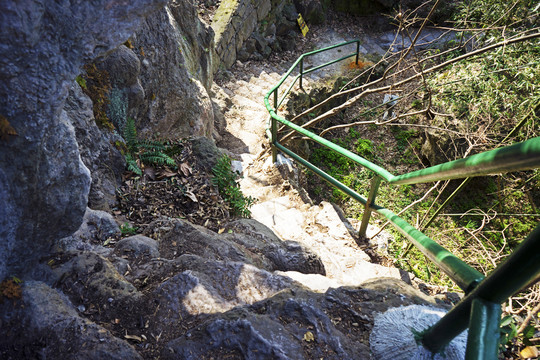 幕府山陡峭的山路