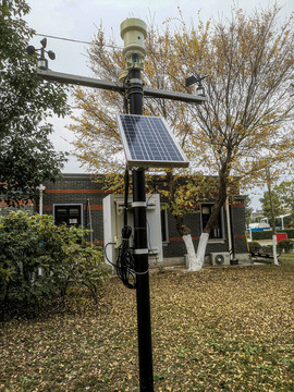 太阳能气象站