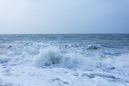 海浪礁石