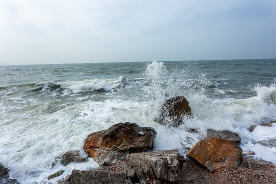 海浪礁石