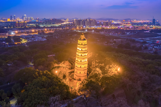 苏州虎丘塔夜景