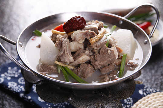 萝卜炖羊肉
