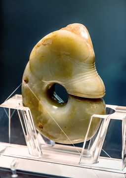 新石器时代红山文化黄玉猪龙