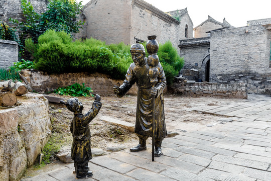 郭峪古城街头民俗雕塑
