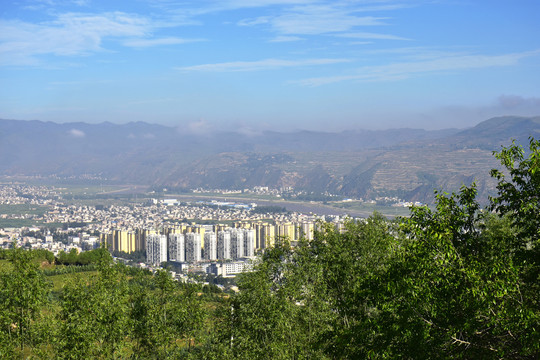 蓝天白云青山绿树