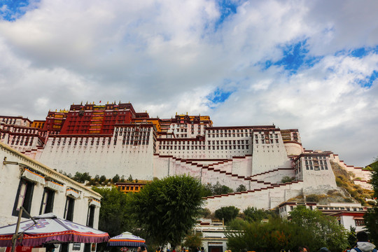 拉萨西藏