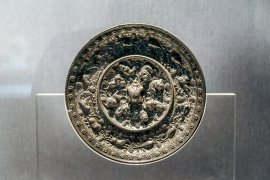 唐代海兽葡萄纹镜