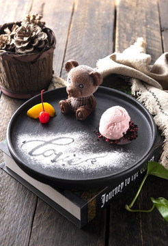 萌熊巧克力冰淇淋慕斯