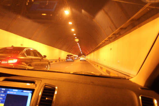 行走的隧道