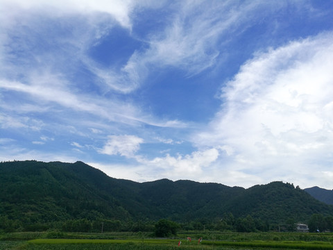 丘陵天空