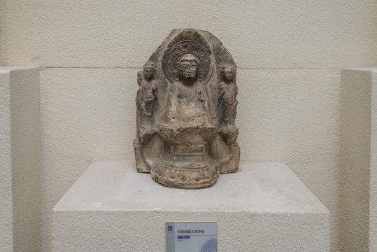 石刻地藏王菩萨像