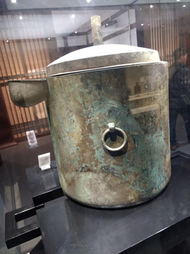 江西南昌博物馆青铜蒸煮器