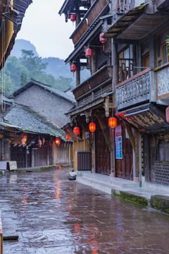 柳江古镇古街雨后的石板路