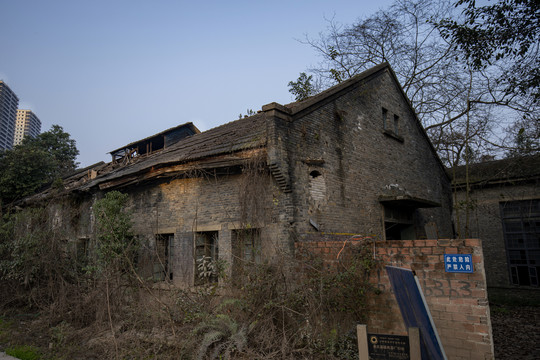 废弃厂房建筑