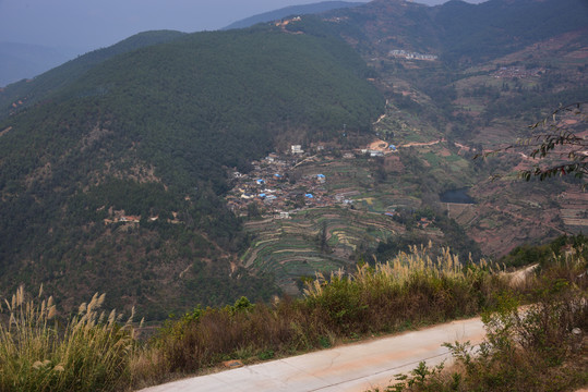 大山里的村庄