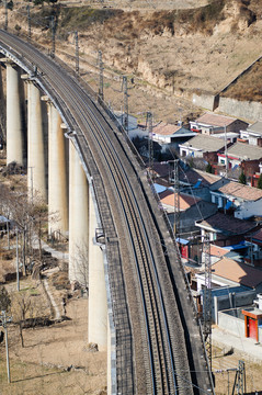 甘肃天水铁路火车道山峰村庄