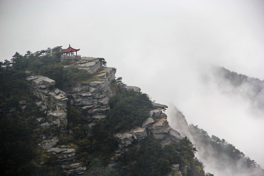 山峰小亭