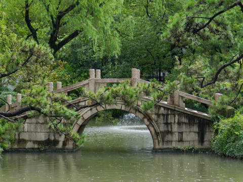 园林古石桥