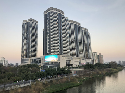 江边楼盘