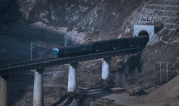 甘肃天水火车铁路隧道