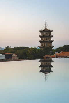 泉州开元寺东西塔景观和倒影