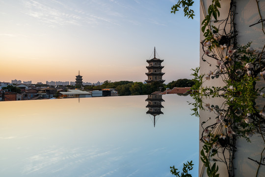 泉州开元寺东西塔景观和倒影