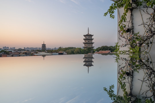 泉州开元寺东西塔景观和倒影