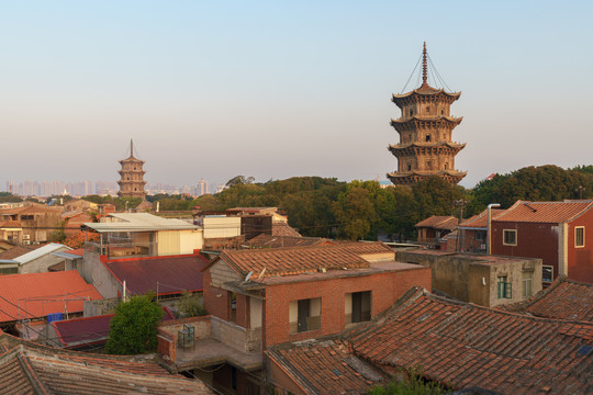 泉州开元寺东西塔黄昏景观