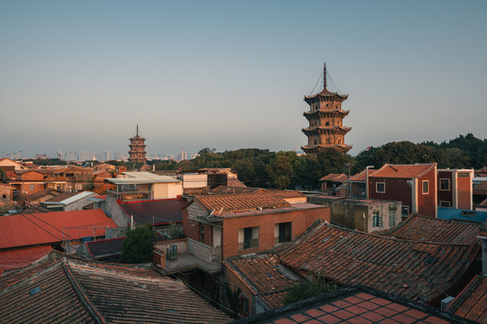 泉州开元寺东西塔日出景观