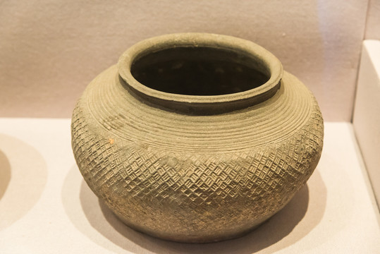 春秋时期几何印纹陶罐