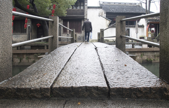 惠山雨景