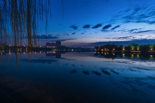 大明湖蓝调美景