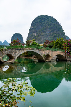 广西桂林阳朔十里画廊遇龙河风光