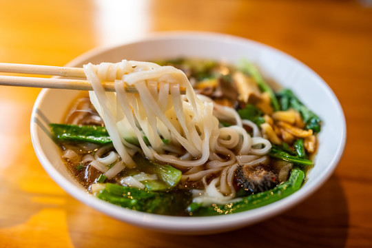 化州牛杂粉牛腩粉广西北部湾美食