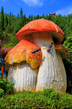 彩色蘑菇雕塑
