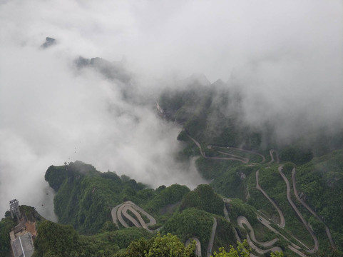 山路十八弯