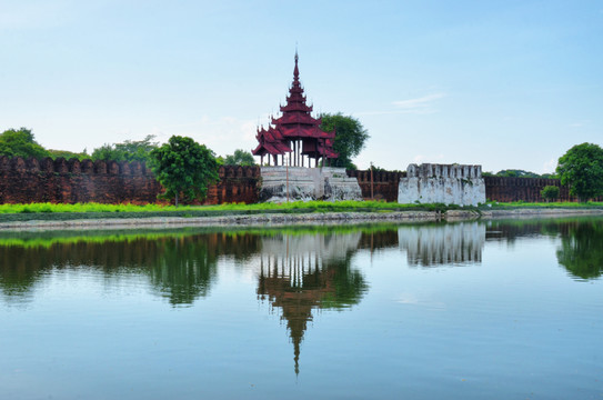 缅甸曼德勒皇宫宫墙和护城河