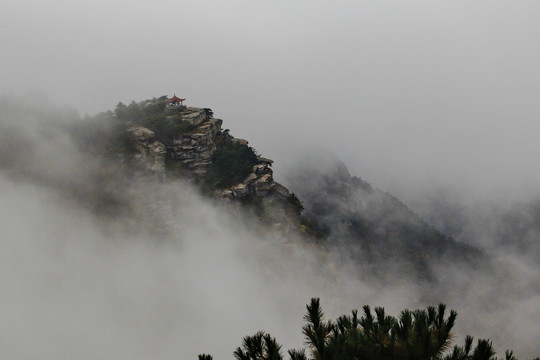 水墨山峰小亭