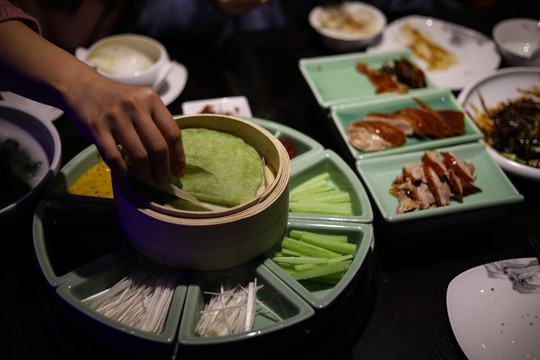 烤鸭薄饼及配菜