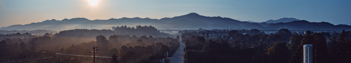 吐霞村后乐坪清晨全景