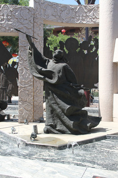 吴道子雕像