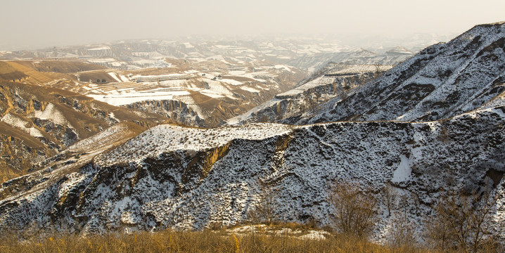 高原雪景