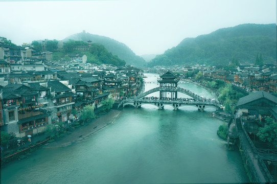 凤凰烟雨