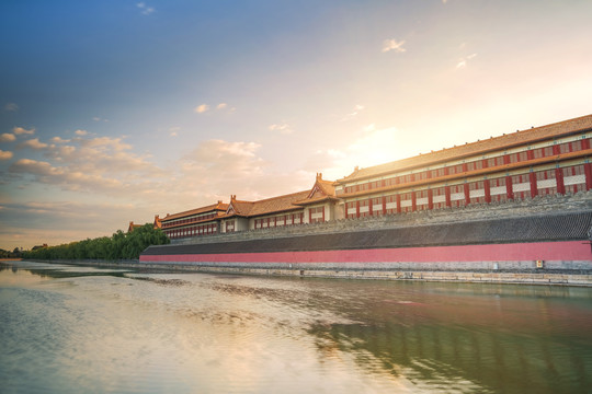 北京故宫的城墙和护城河