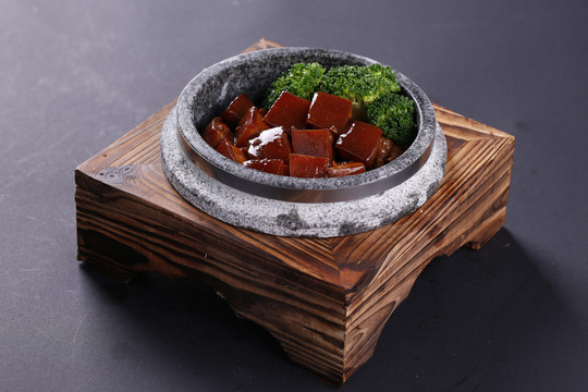石锅支竹焖腩肉