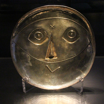 毕加索银盘戴面具的头